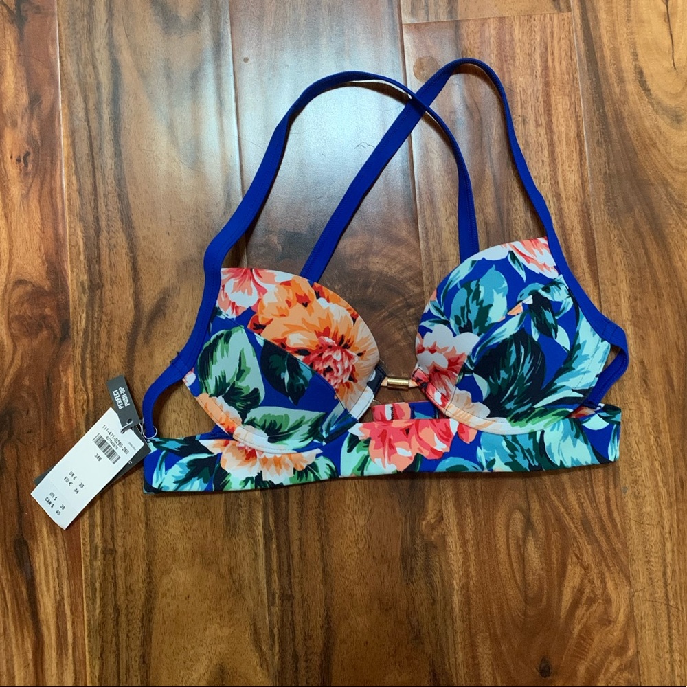 ⭐️NWT⭐️ Abercrombie & Fitch Bikini Top - 34B